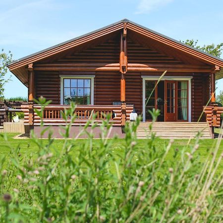 Tomatin - Luxury Two Bedroom Log Cabin With Hot Tub Berwick Upon Tweed Eksteriør bilde