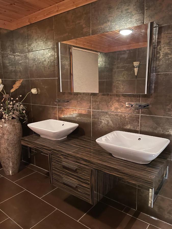 Tomatin - Luxury Two Bedroom Log Cabin With Hot Tub Berwick Upon Tweed Eksteriør bilde