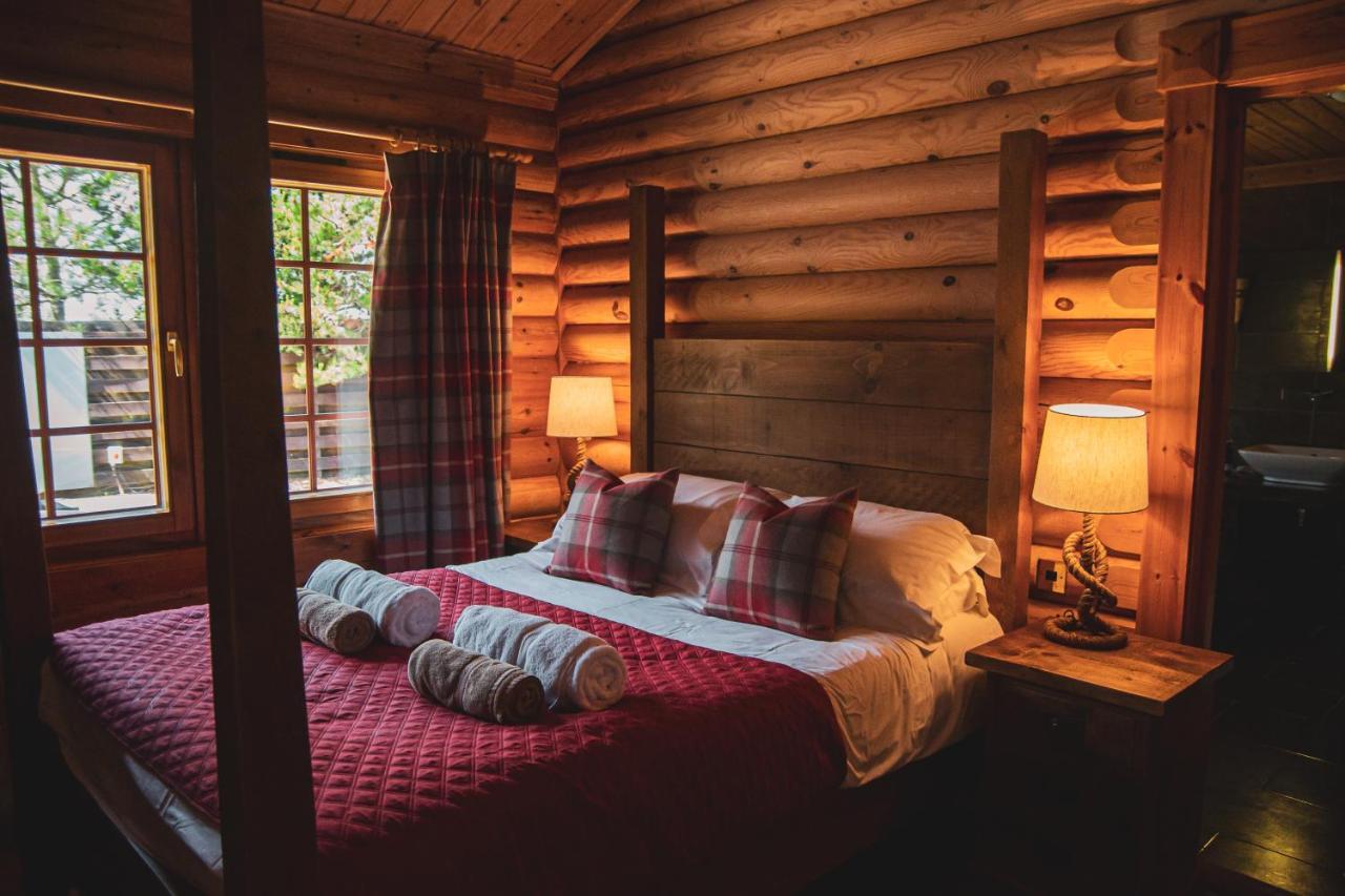Tomatin - Luxury Two Bedroom Log Cabin With Hot Tub Berwick Upon Tweed Eksteriør bilde