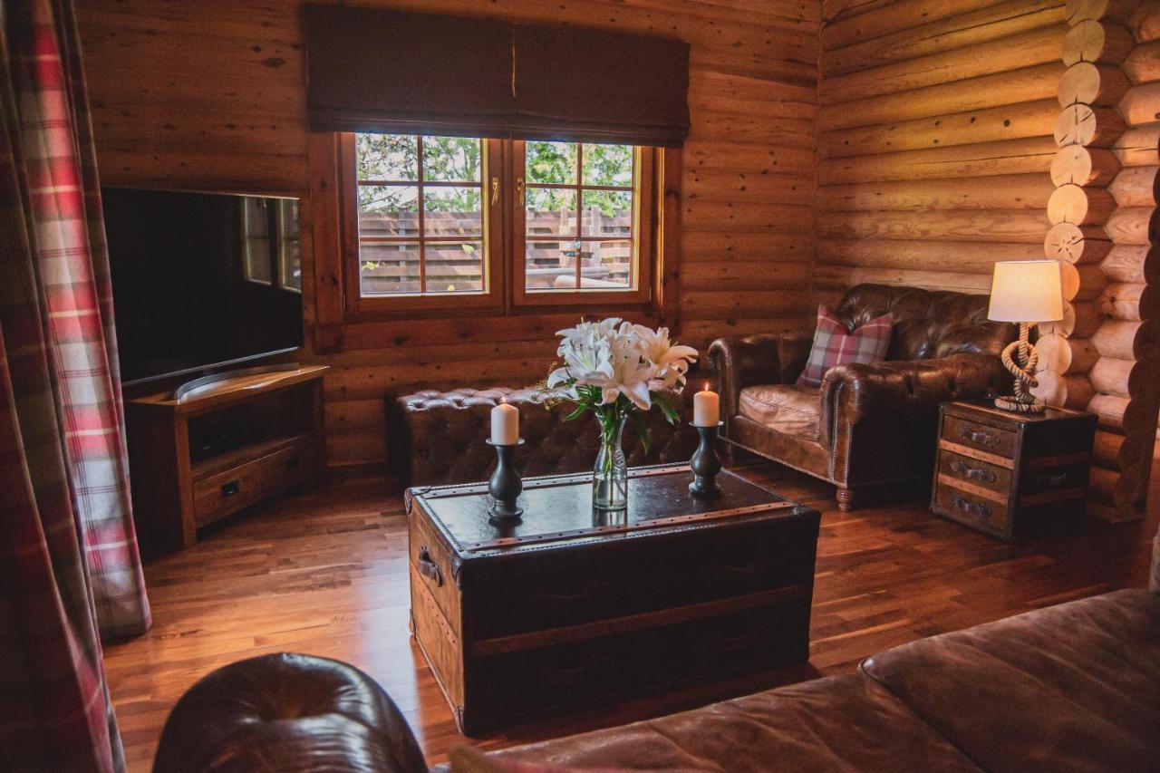 Tomatin - Luxury Two Bedroom Log Cabin With Hot Tub Berwick Upon Tweed Eksteriør bilde