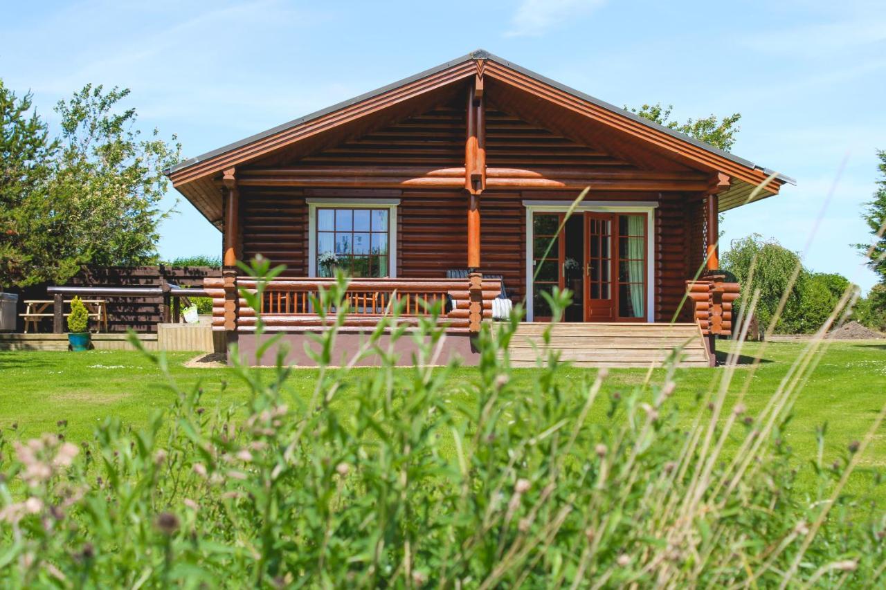 Tomatin - Luxury Two Bedroom Log Cabin With Hot Tub Berwick Upon Tweed Eksteriør bilde